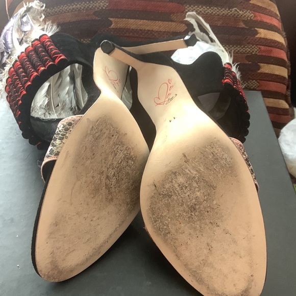 SHOES - Picture 5 of 7